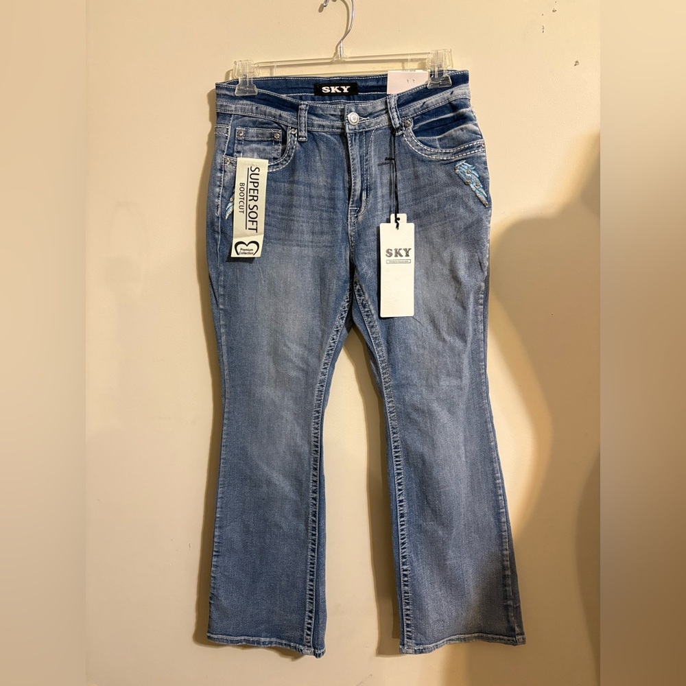Sky blue Jeans Women’s SZ 13/31 bootcut embroidered pockets studded heart wings